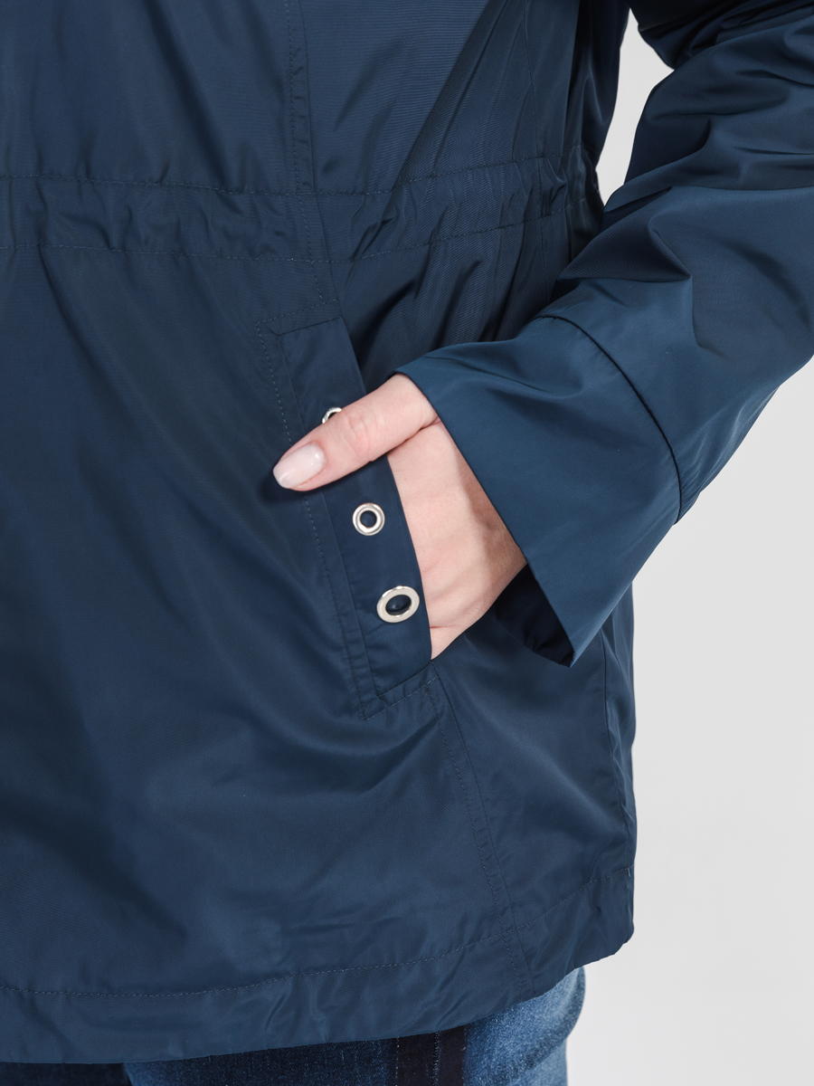 Ветровка с капюшоном