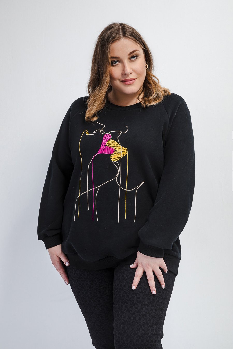 Свитшот с вышивкой