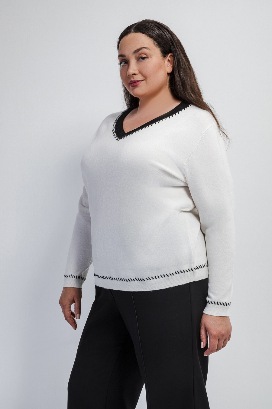 Джемпер с V-образным вырезом