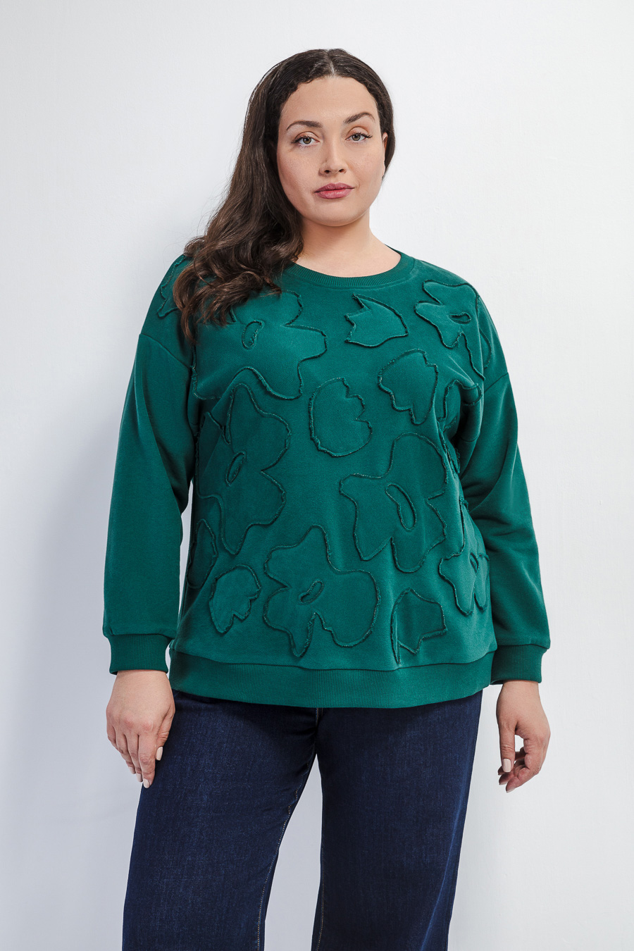 Свитшот с объемным декором