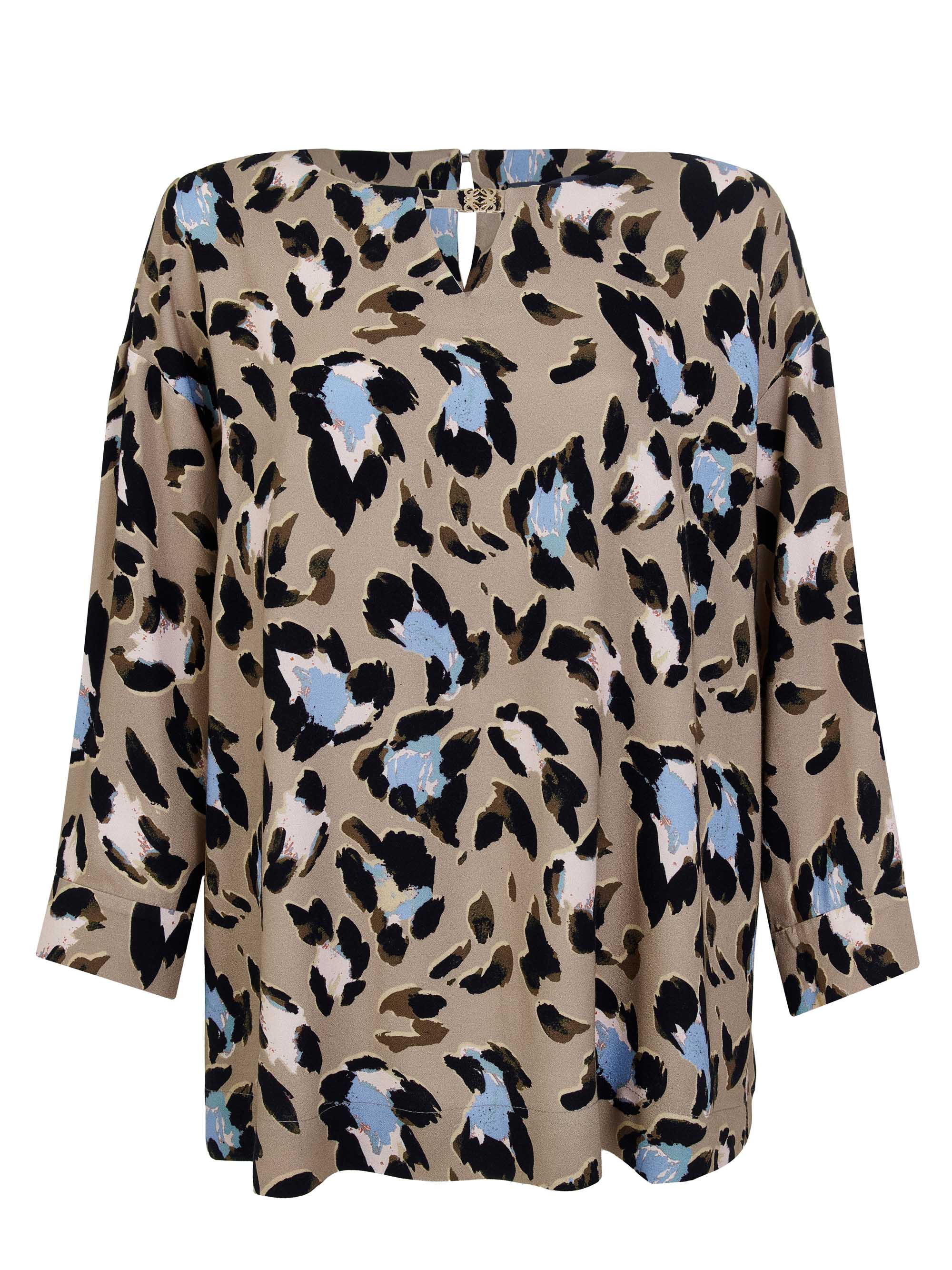Блузка из вискозы с анималистичным принтом