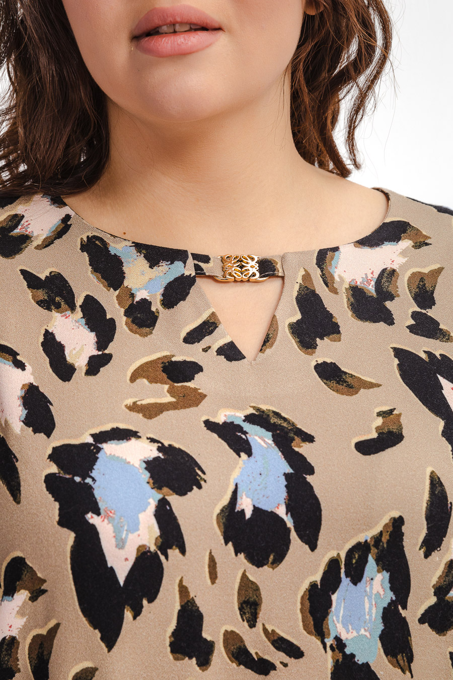 Блузка из вискозы с анималистичным принтом