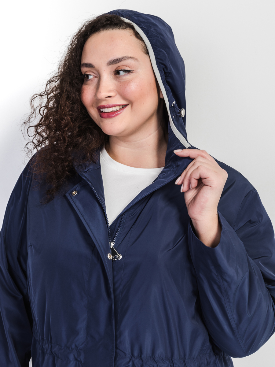 Ветровка с капюшоном