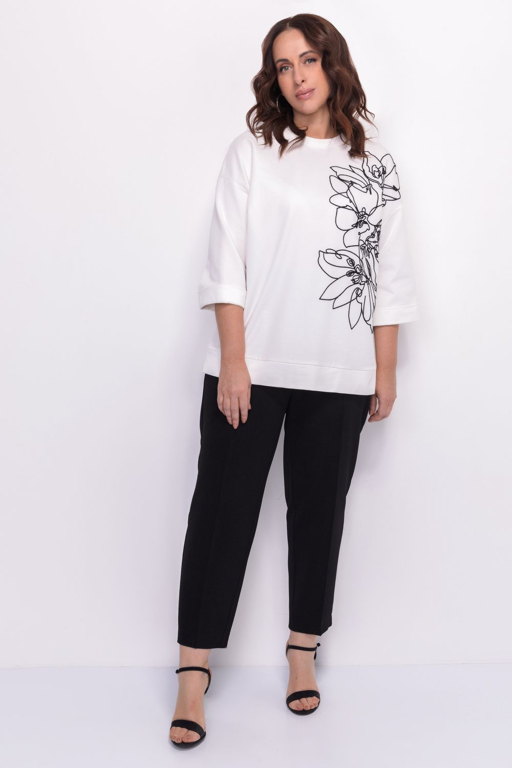 Свитшот с вышивкой