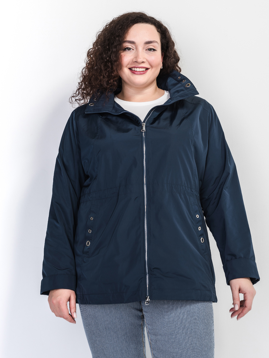 Ветровка с капюшоном