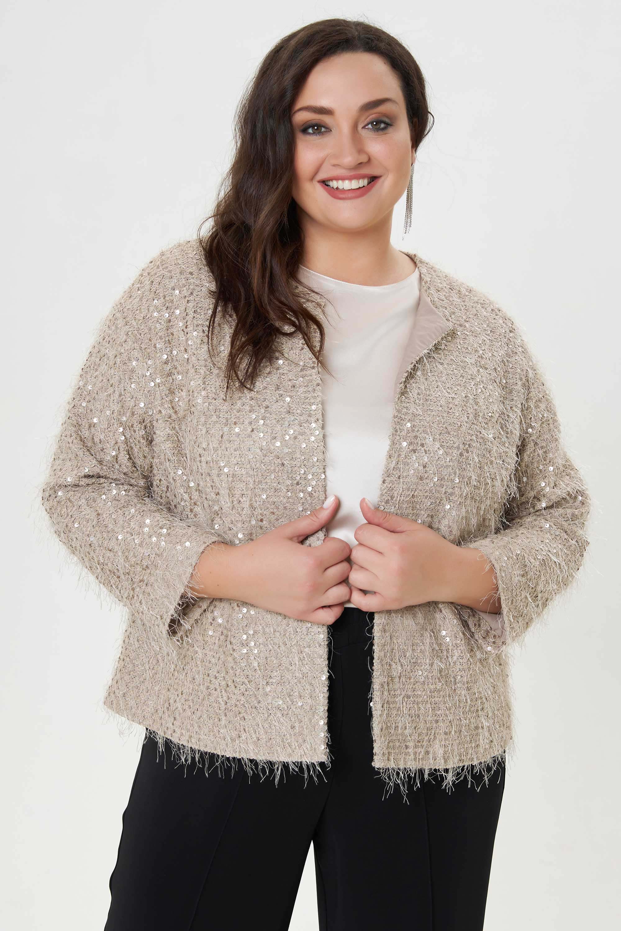 Нарядный жакет с пайетками