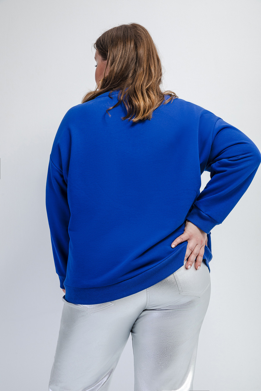 Свитшот с объемным декором