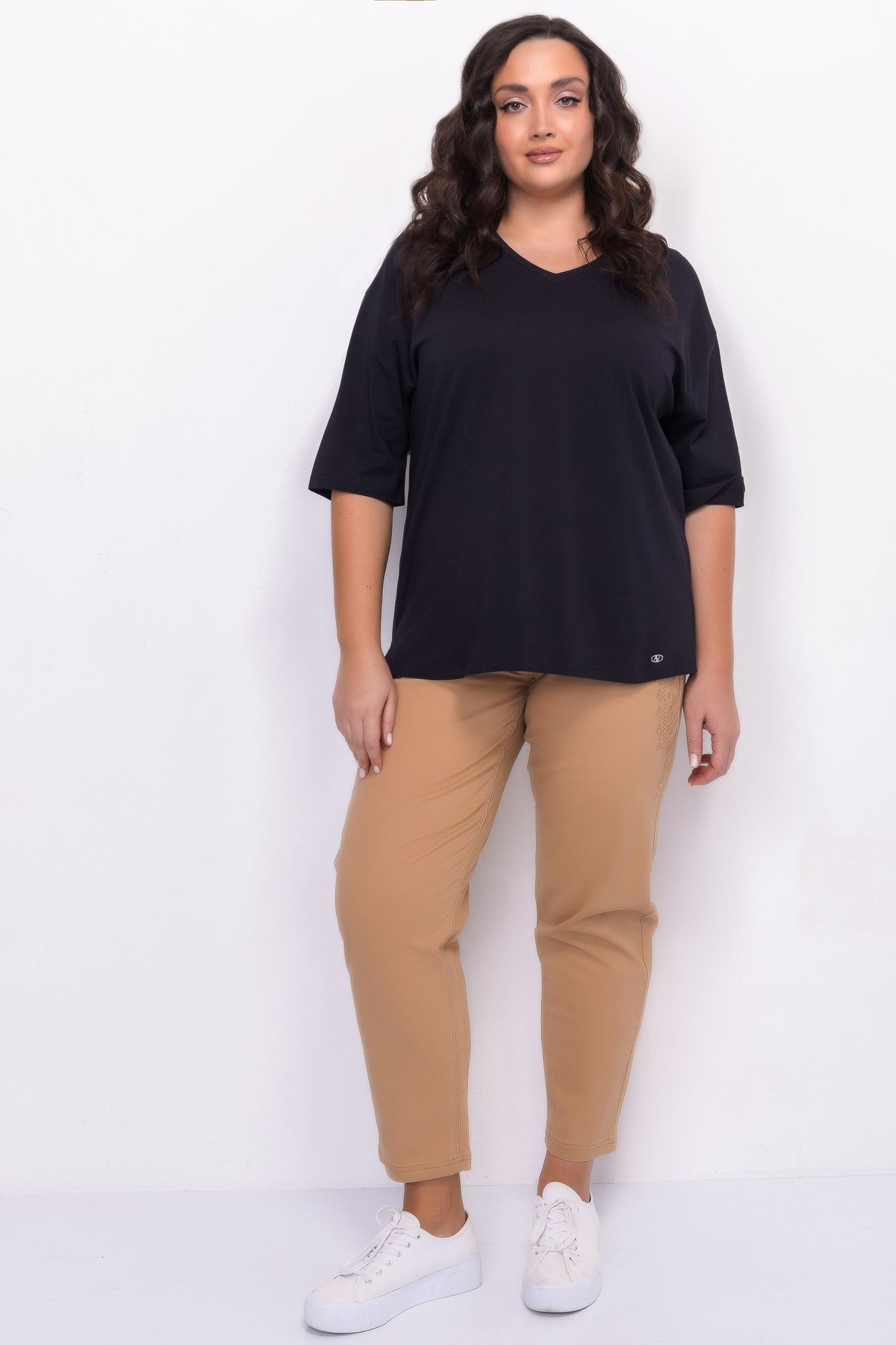 Джинсы с вышивкой