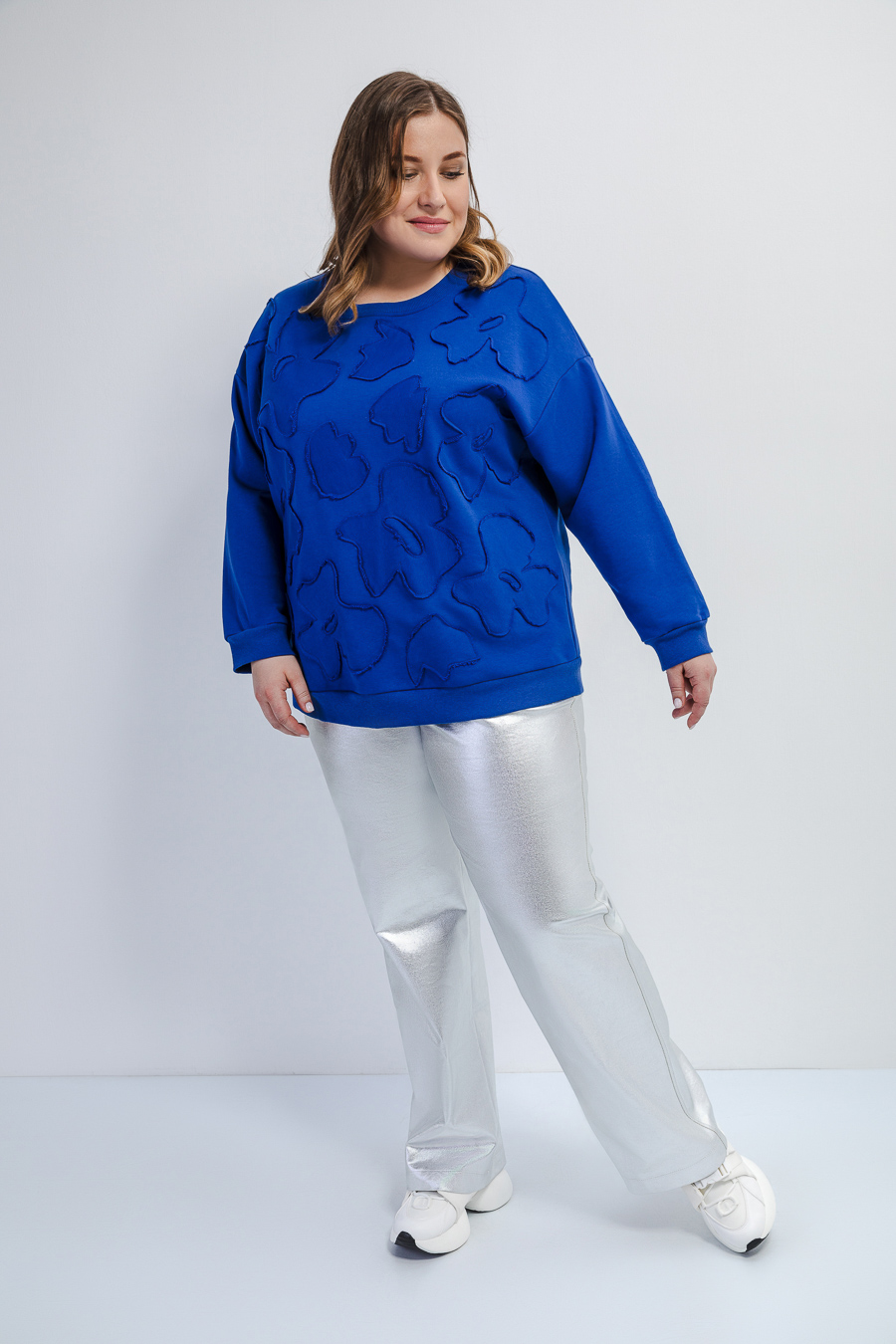 Свитшот с объемным декором