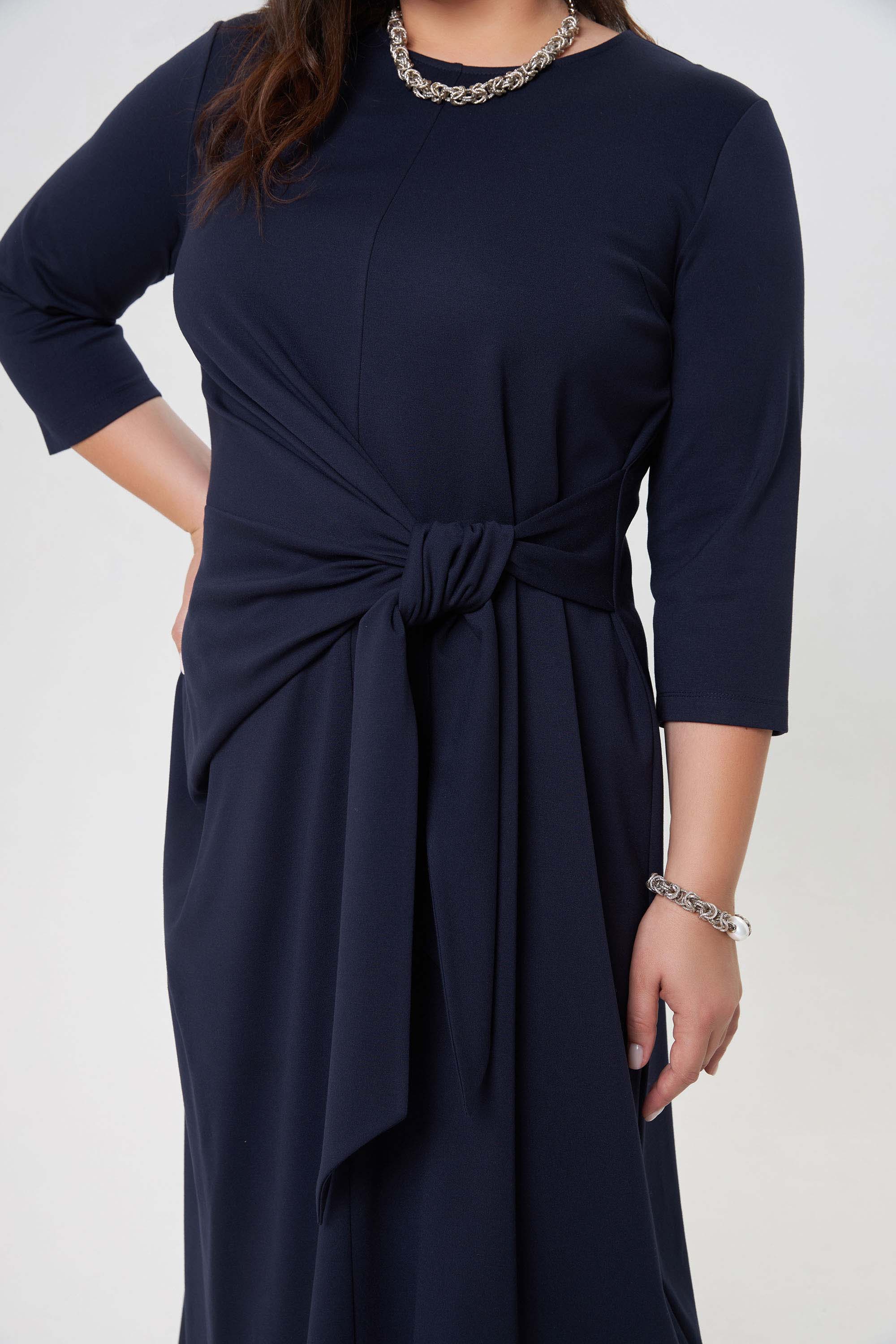 Трикотажное платье с узлом