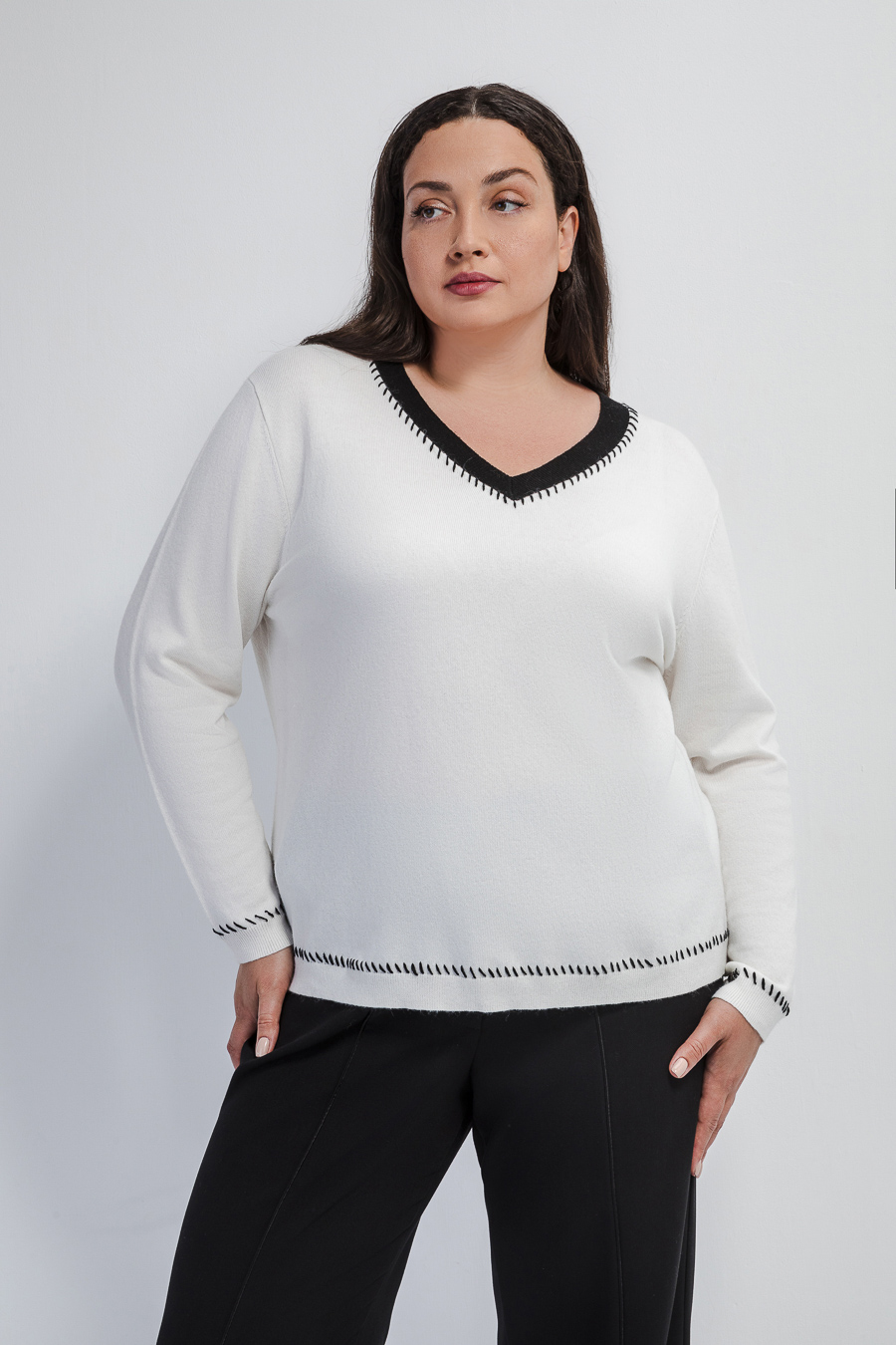 Джемпер с V-образным вырезом