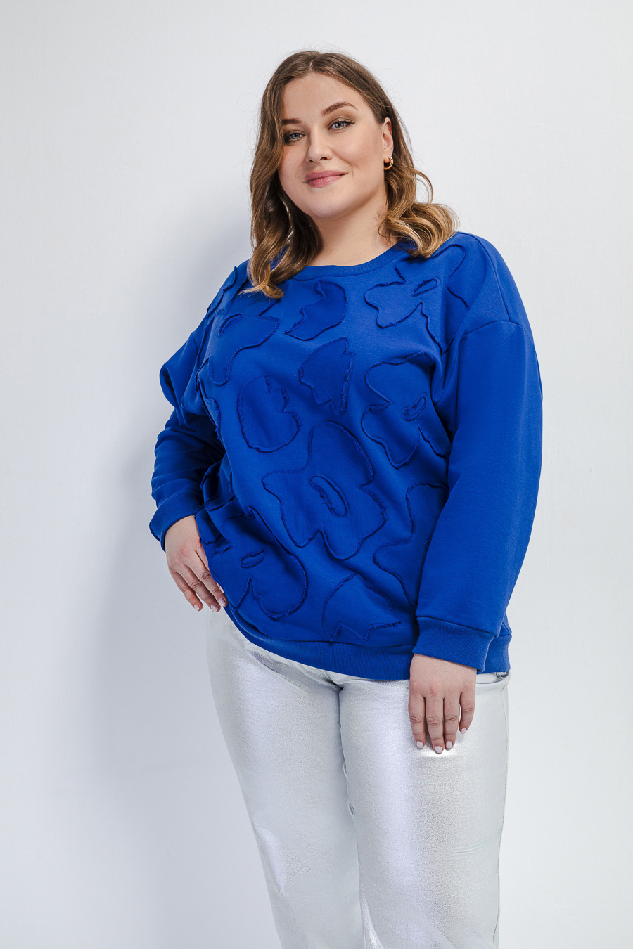 Свитшот с объемным декором