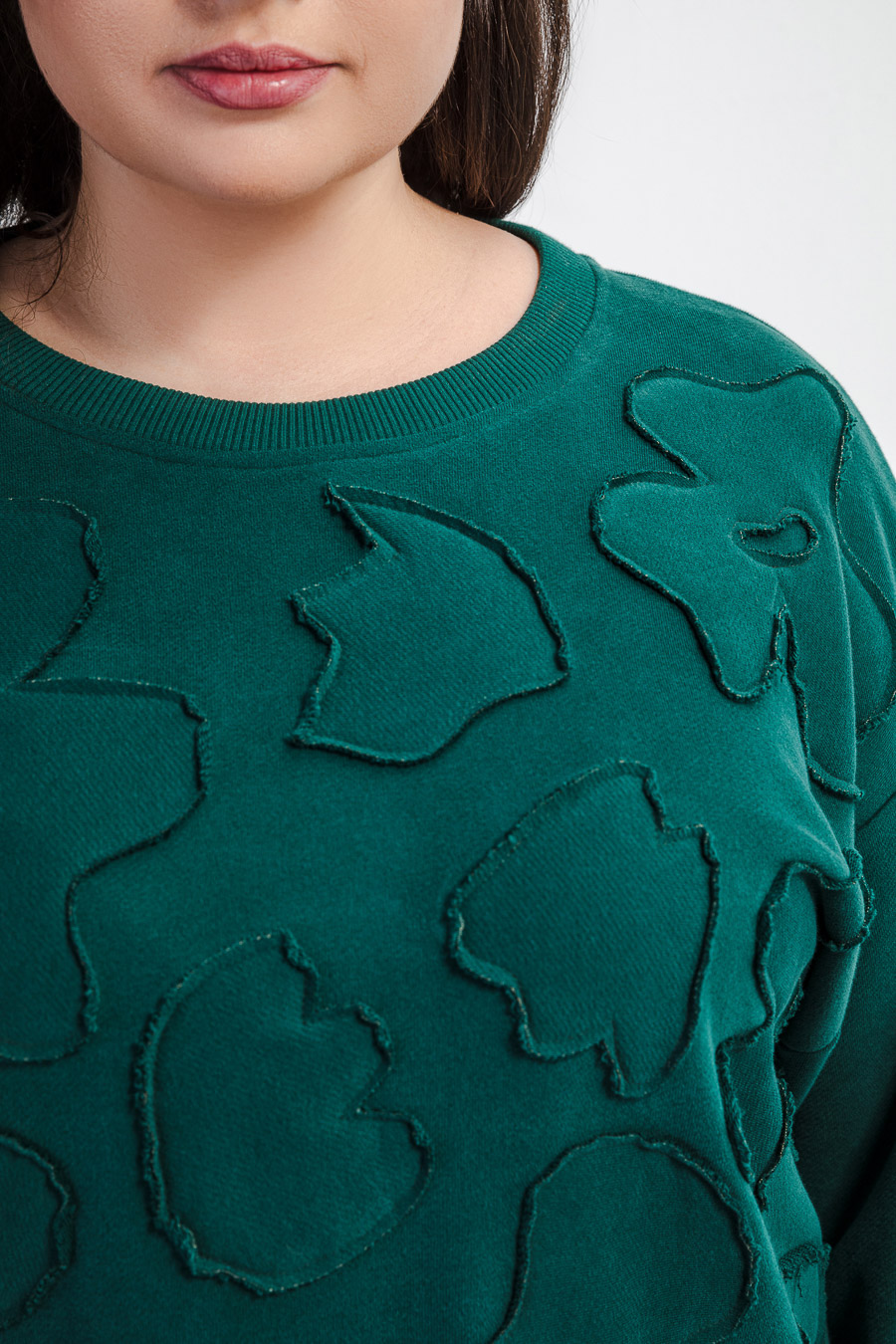 Свитшот с объемным декором