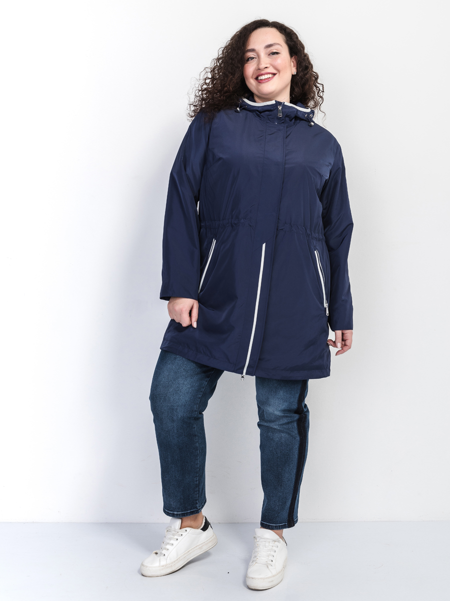 Ветровка с капюшоном