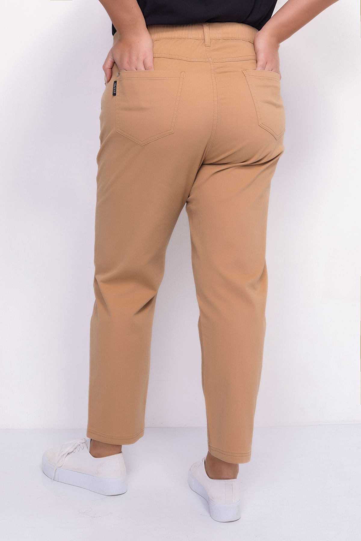 Джинсы с вышивкой