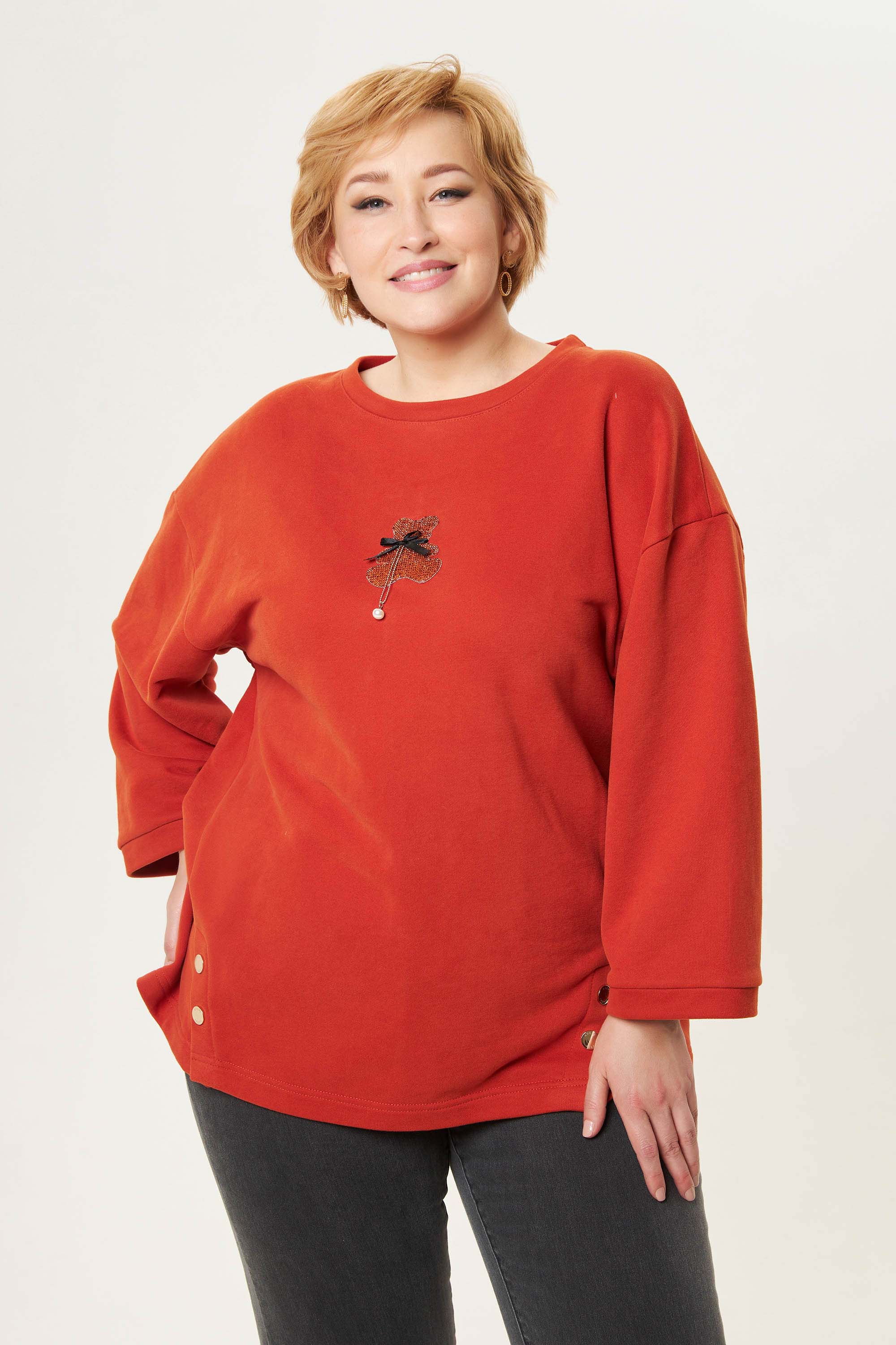 Свитшот с аппликацией